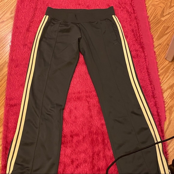nike better world sweatpants